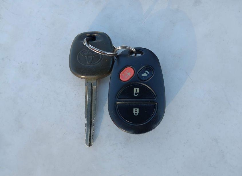 Photo 11 of 2004 Toyota Sienna LE (VIN 5TDZA23C74S110438)