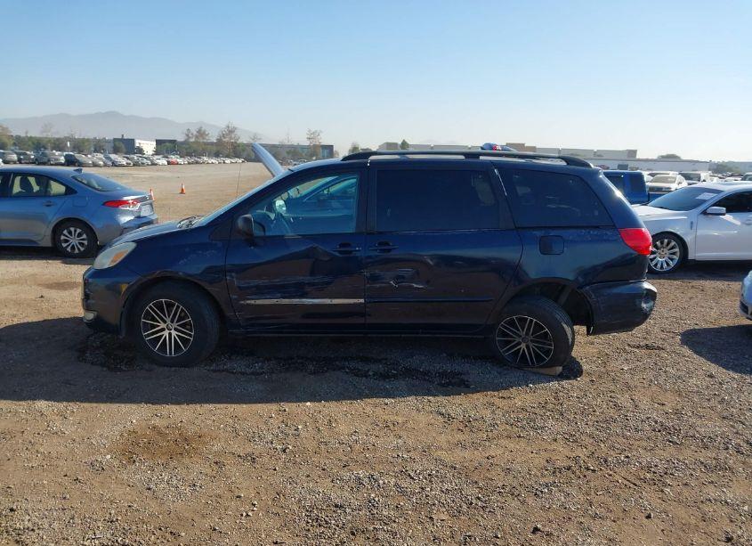 Photo 14 of 2004 Toyota Sienna LE (VIN 5TDZA23C74S110438)