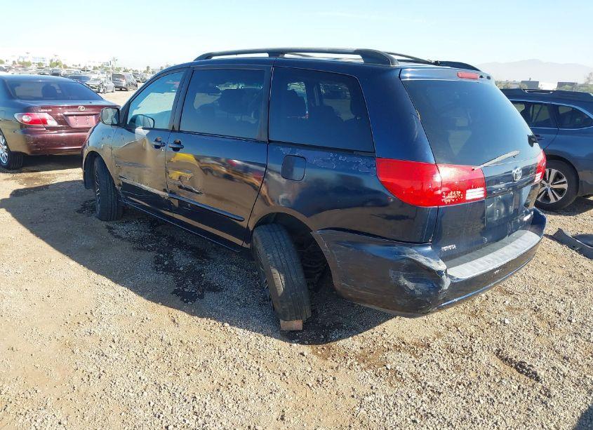 Photo 3 of 2004 Toyota Sienna LE (VIN 5TDZA23C74S110438)