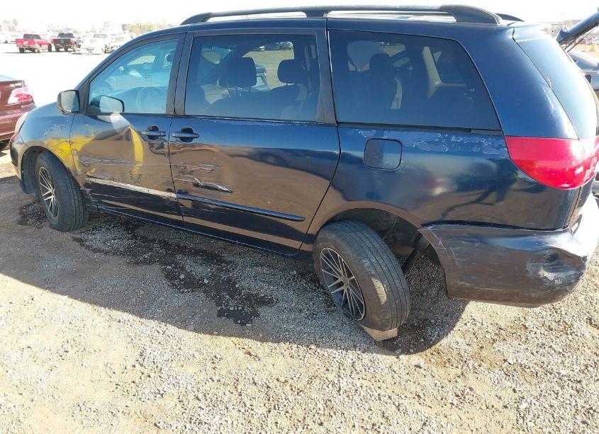 Photo 6 of 2004 Toyota Sienna LE (VIN 5TDZA23C74S110438)