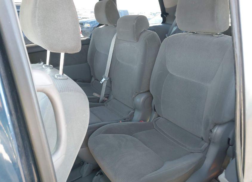 Photo 8 of 2004 Toyota Sienna LE (VIN 5TDZA23C74S110438)