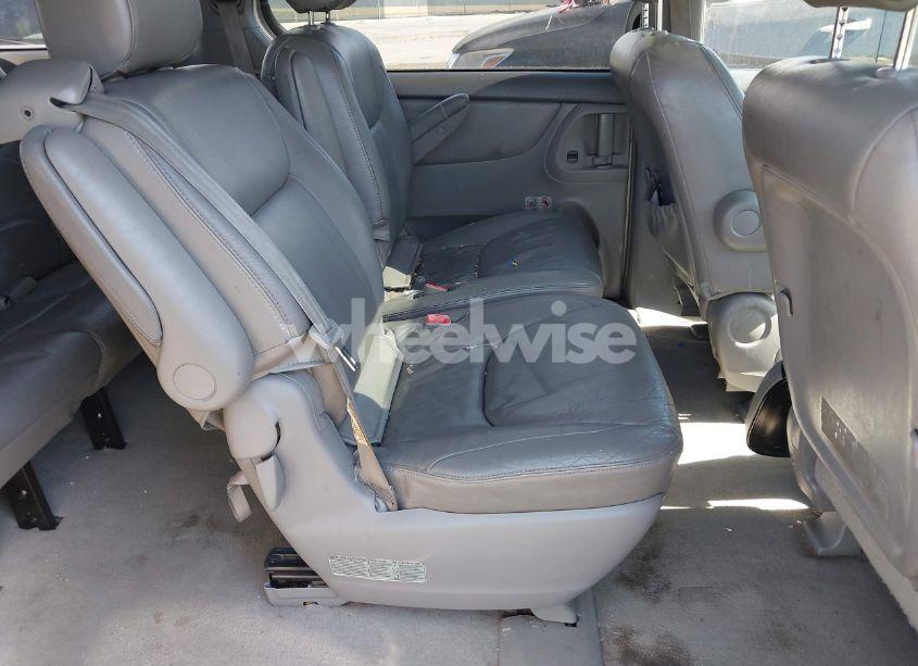 Photo 8 of 2004 Toyota Sienna CE/LE (VIN 5TDZA23C74S116935)