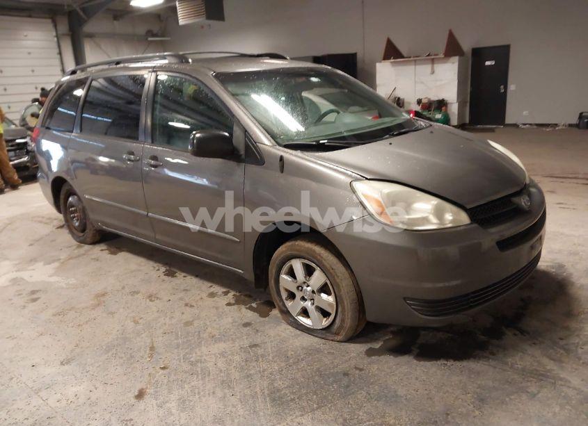 2004 Toyota Sienna LE (VIN 5TDZA23C74S120726) main photo
