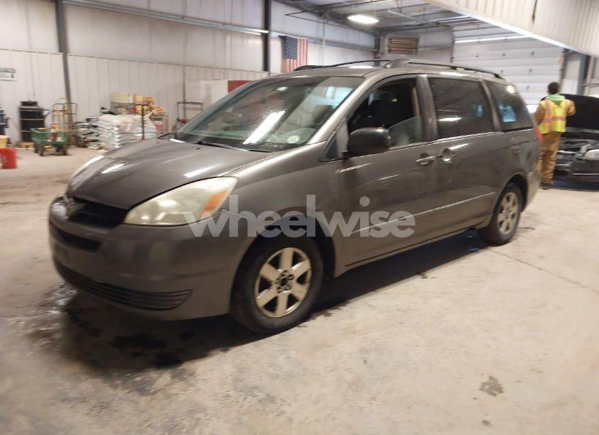 Photo 2 of 2004 Toyota Sienna LE (VIN 5TDZA23C74S120726)