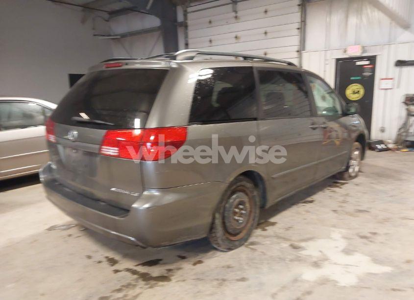 Photo 4 of 2004 Toyota Sienna LE (VIN 5TDZA23C74S120726)