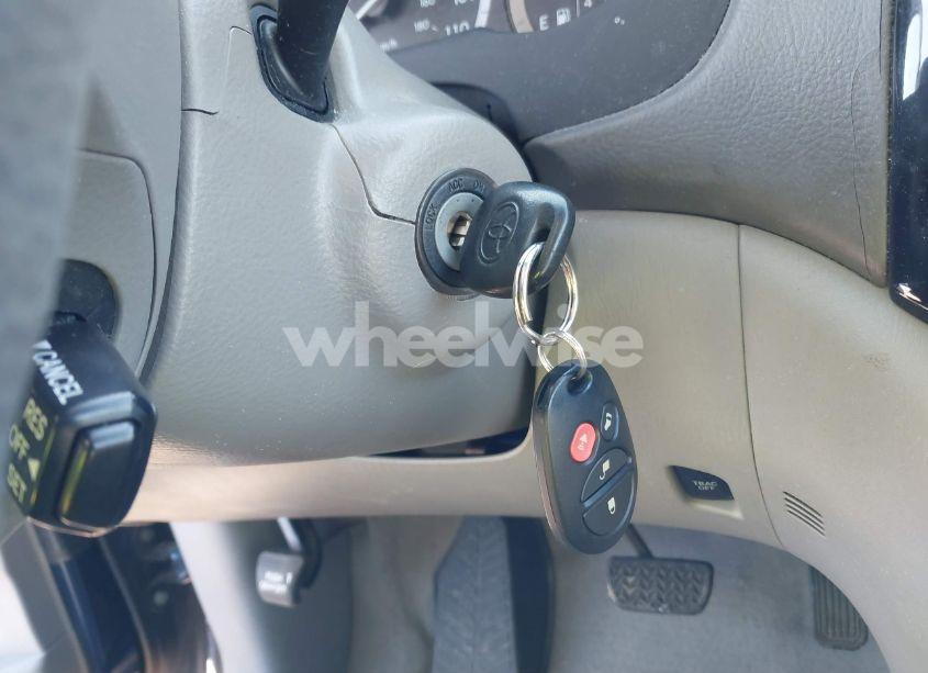 Photo 11 of 2004 Toyota Sienna LE (VIN 5TDZA23C74S124338)