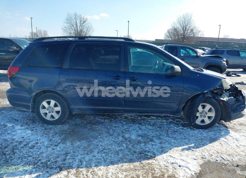 Photo 13 of 2004 Toyota Sienna LE (VIN 5TDZA23C74S124338)