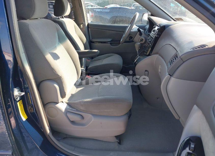 Photo 5 of 2004 Toyota Sienna LE (VIN 5TDZA23C74S124338)