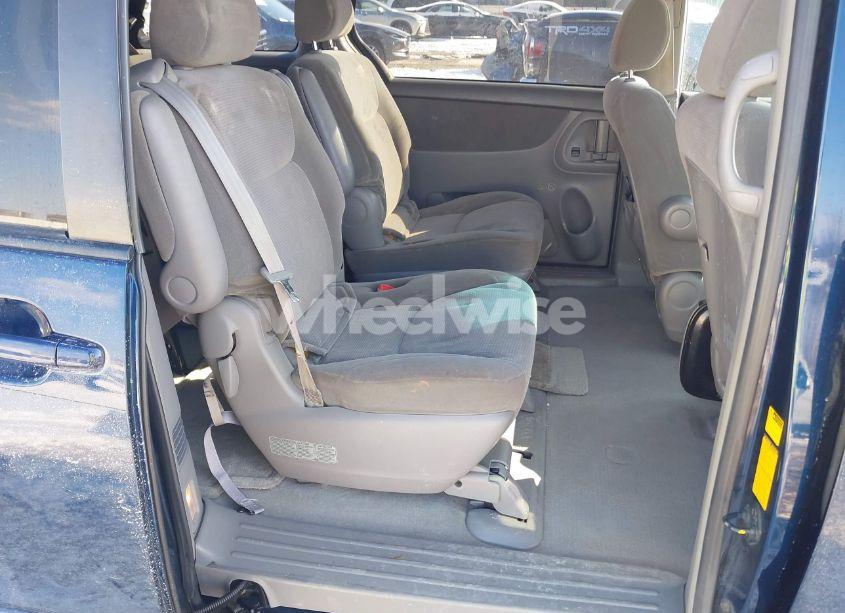 Photo 8 of 2004 Toyota Sienna LE (VIN 5TDZA23C74S124338)