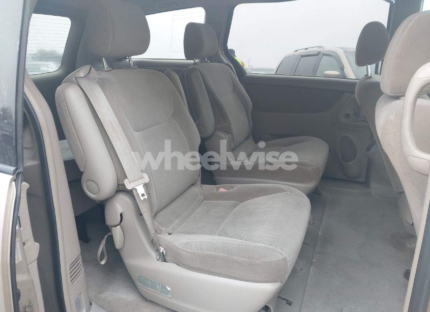 Photo 8 of 2004 Toyota Sienna CE/LE (VIN 5TDZA23C74S124761)