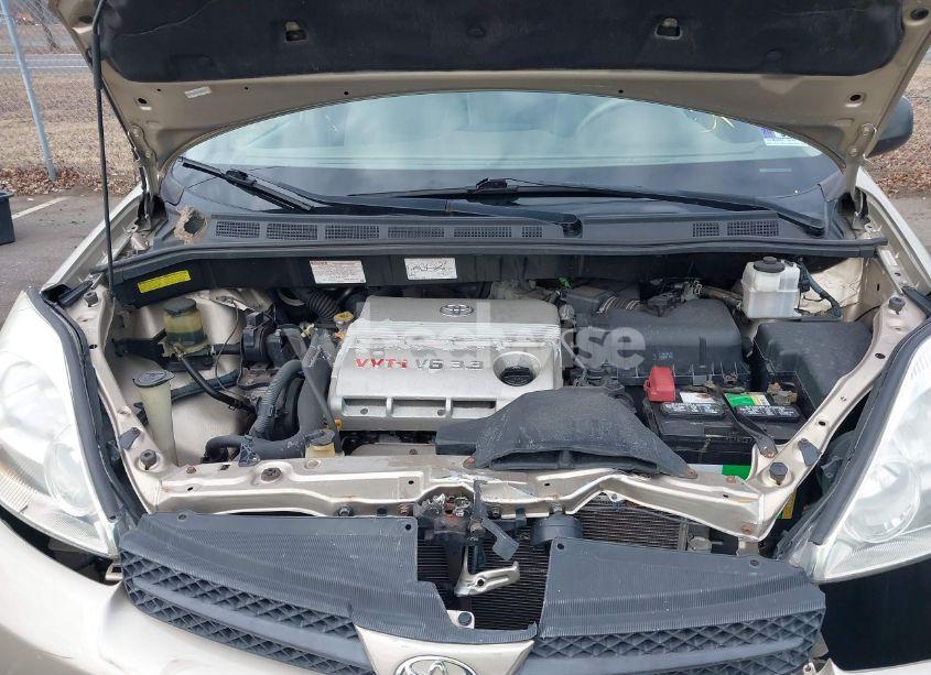 Photo 10 of 2004 Toyota Sienna LE (VIN 5TDZA23C74S133430)