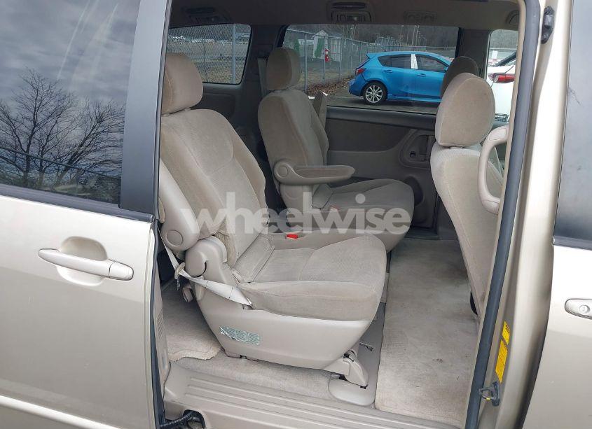 Photo 8 of 2004 Toyota Sienna LE (VIN 5TDZA23C74S133430)