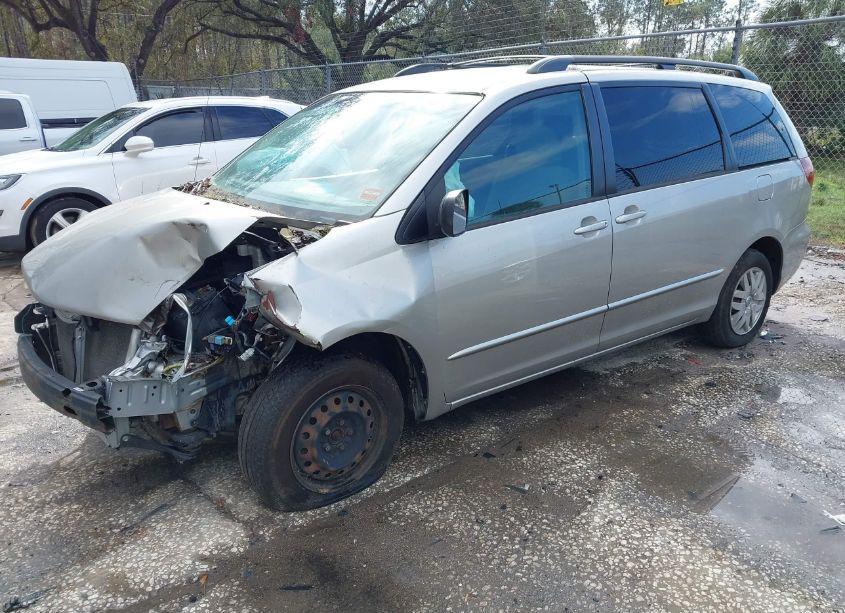 Photo 2 of 2004 Toyota Sienna LE (VIN 5TDZA23C74S154116)