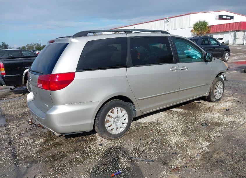 Photo 4 of 2004 Toyota Sienna LE (VIN 5TDZA23C74S154116)