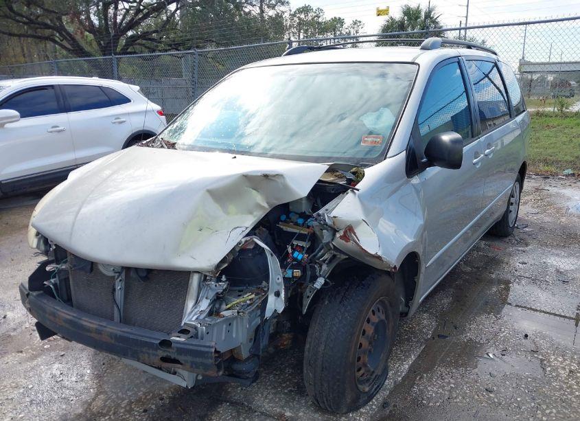 Photo 6 of 2004 Toyota Sienna LE (VIN 5TDZA23C74S154116)