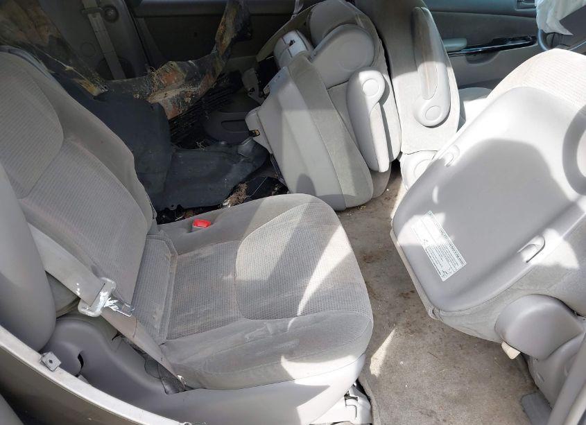 Photo 8 of 2004 Toyota Sienna LE (VIN 5TDZA23C74S154116)