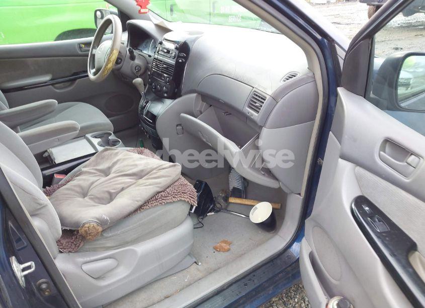 Photo 5 of 2004 Toyota Sienna LE (VIN 5TDZA23C74S157775)