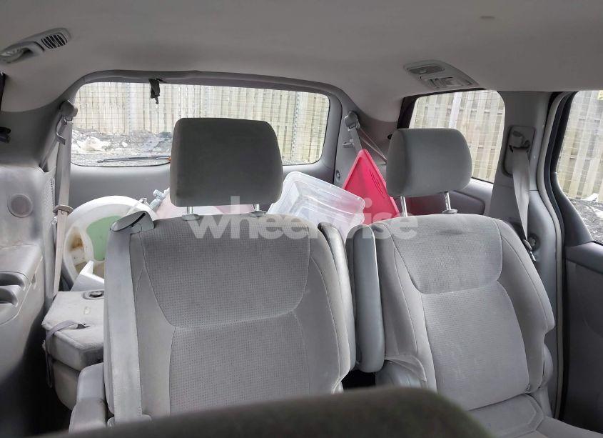 Photo 8 of 2004 Toyota Sienna LE (VIN 5TDZA23C74S157775)