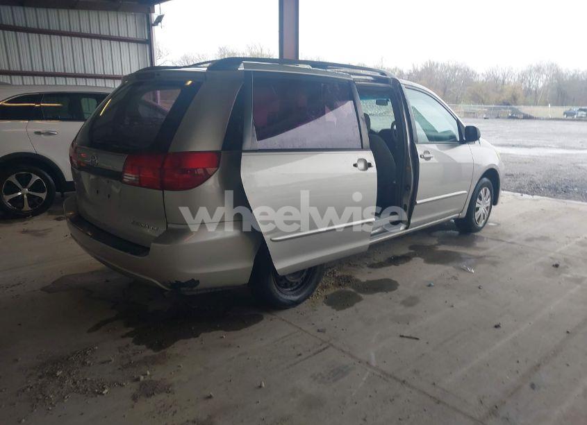 Photo 4 of 2004 Toyota Sienna CE (VIN 5TDZA23C74S161390)