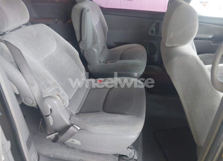 Photo 8 of 2004 Toyota Sienna CE (VIN 5TDZA23C74S161390)