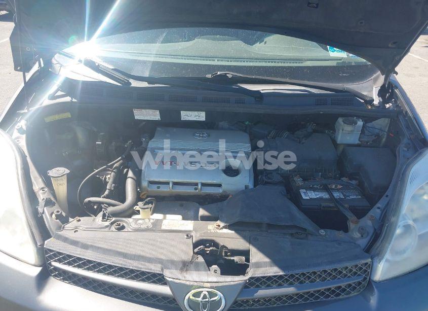 Photo 10 of 2004 Toyota Sienna LE (VIN 5TDZA23C74S169294)