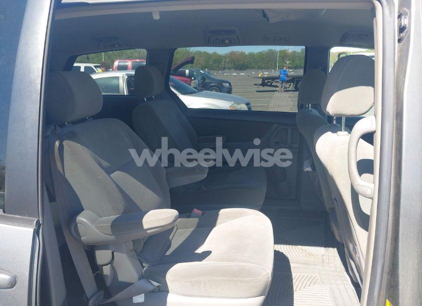 Photo 8 of 2004 Toyota Sienna LE (VIN 5TDZA23C74S169294)