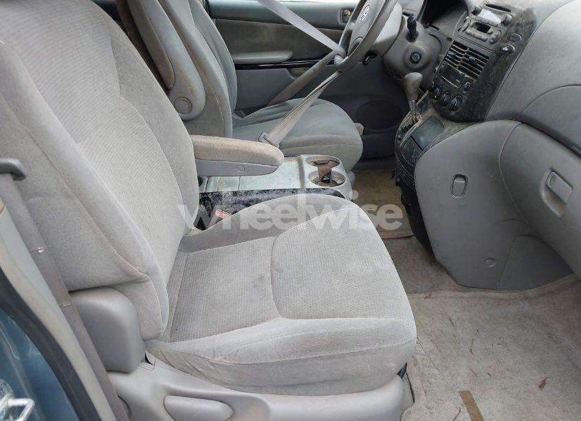 Photo 5 of 2004 Toyota Sienna LE (VIN 5TDZA23C74S172826)