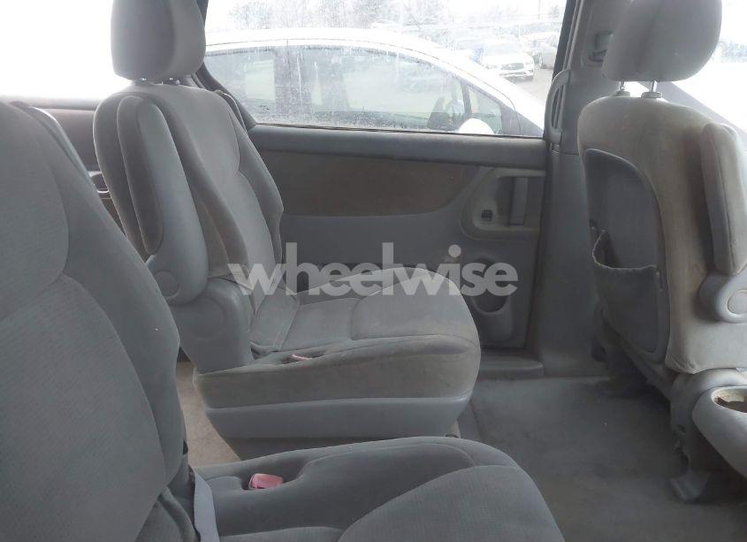 Photo 8 of 2004 Toyota Sienna LE (VIN 5TDZA23C74S172826)