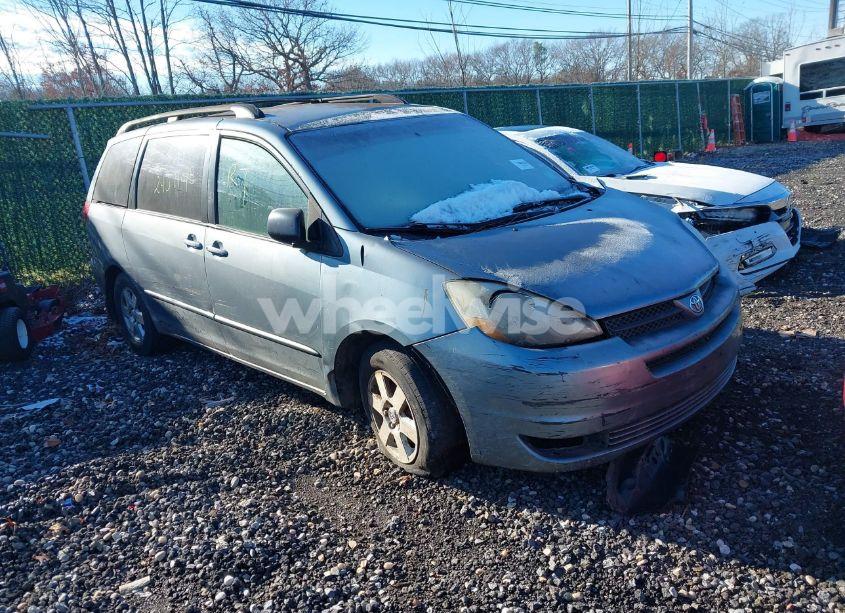 2004 Toyota Sienna LE (VIN 5TDZA23C74S173992) main photo
