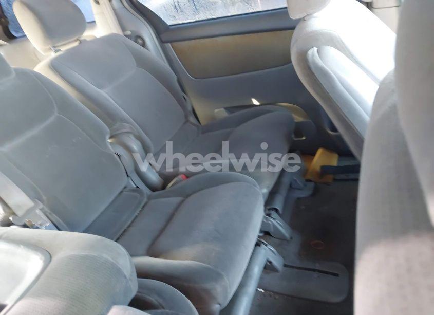 Photo 8 of 2004 Toyota Sienna LE (VIN 5TDZA23C74S173992)