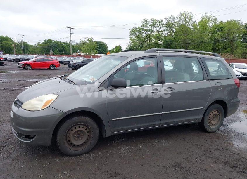 Photo 12 of 2004 Toyota Sienna CE (VIN 5TDZA23C74S179601)