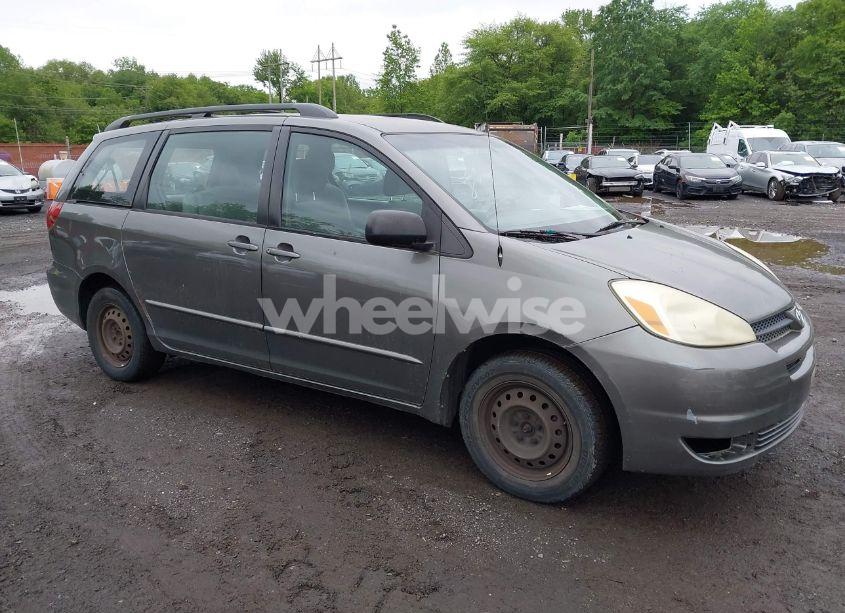 Photo 13 of 2004 Toyota Sienna CE (VIN 5TDZA23C74S179601)