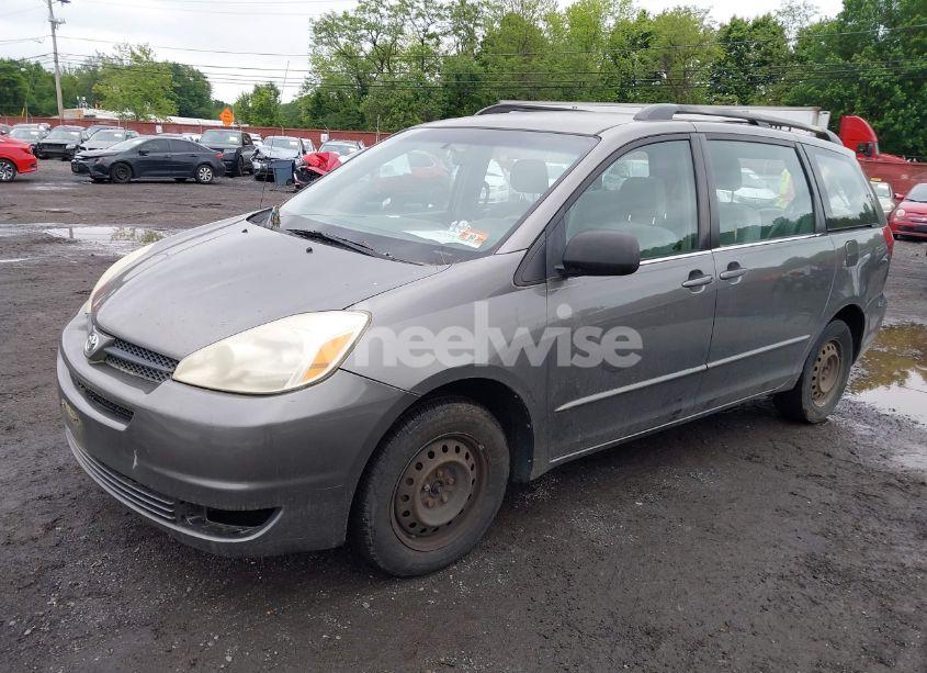 Photo 2 of 2004 Toyota Sienna CE (VIN 5TDZA23C74S179601)