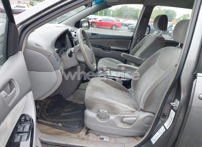 Photo 5 of 2004 Toyota Sienna CE (VIN 5TDZA23C74S179601)