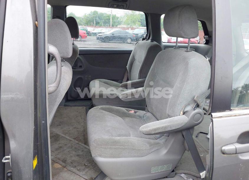 Photo 8 of 2004 Toyota Sienna CE (VIN 5TDZA23C74S179601)