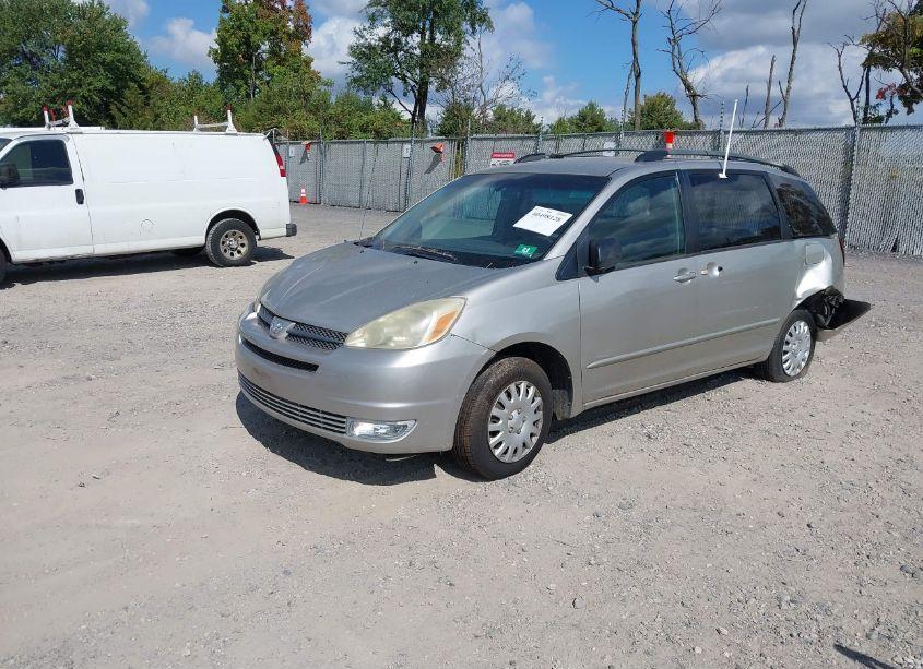 Photo 2 of 2004 Toyota Sienna LE (VIN 5TDZA23C74S194888)