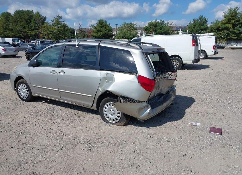 Photo 3 of 2004 Toyota Sienna LE (VIN 5TDZA23C74S194888)
