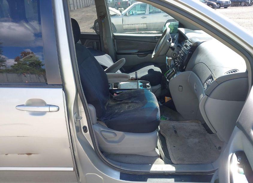 Photo 5 of 2004 Toyota Sienna LE (VIN 5TDZA23C74S194888)