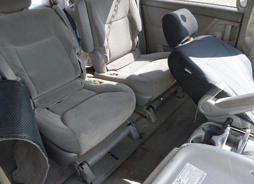 Photo 8 of 2004 Toyota Sienna LE (VIN 5TDZA23C74S194888)