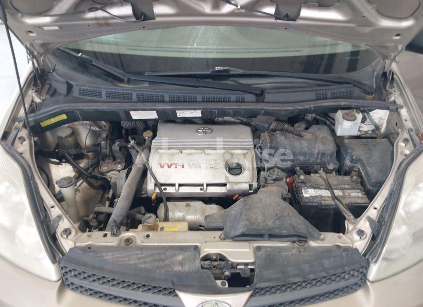 Photo 10 of 2004 Toyota Sienna LE (VIN 5TDZA23C74S207557)