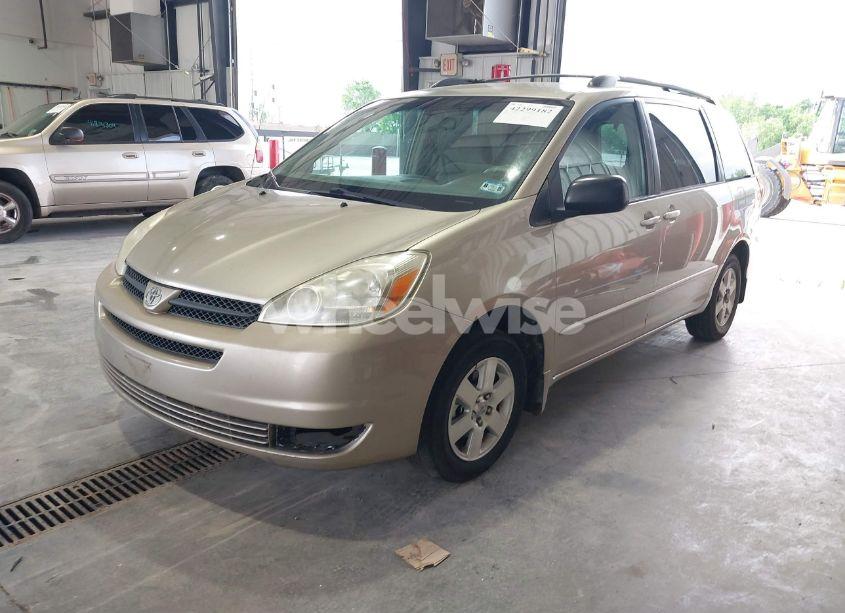 Photo 2 of 2004 Toyota Sienna LE (VIN 5TDZA23C74S207557)
