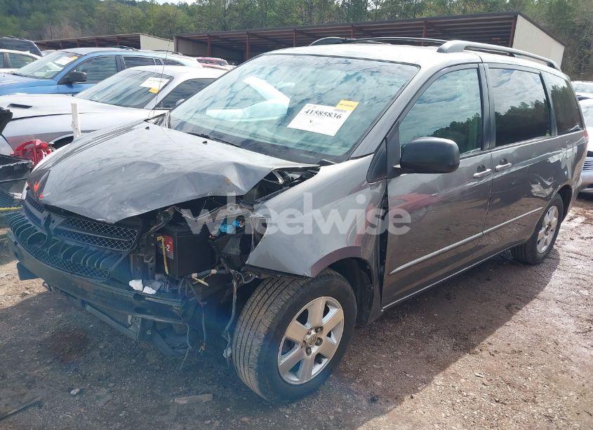 Photo 2 of 2005 Toyota Sienna LE (VIN 5TDZA23C75S264357)