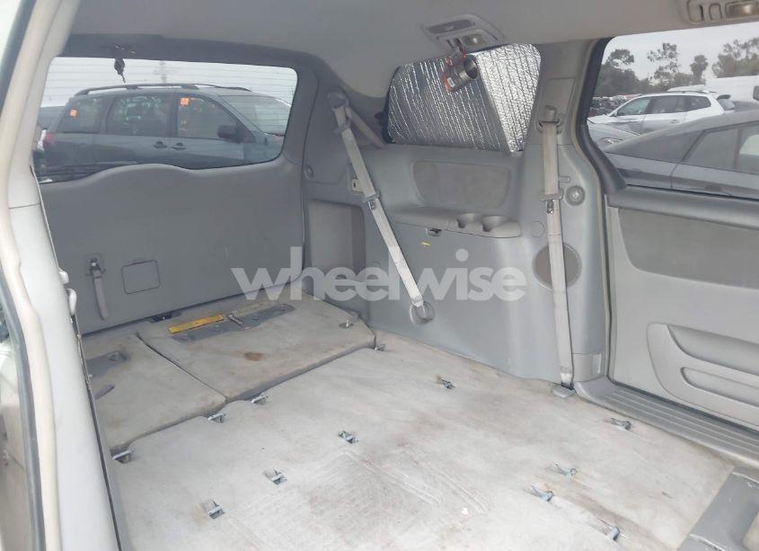 Photo 8 of 2005 Toyota Sienna LE (VIN 5TDZA23C75S300953)