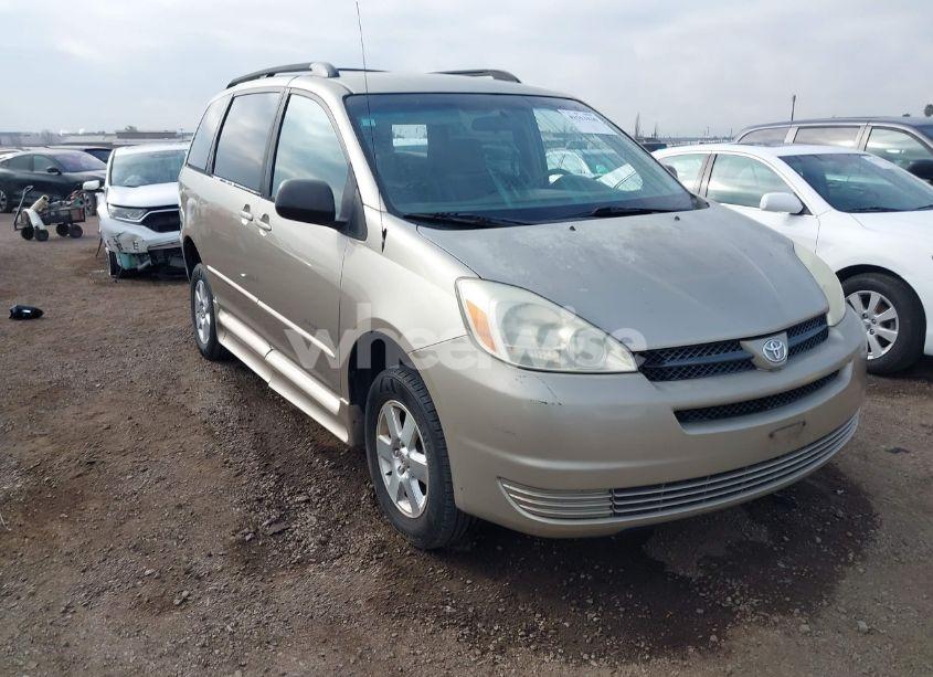 2005 Toyota Sienna LE (VIN 5TDZA23C75S312147) main photo
