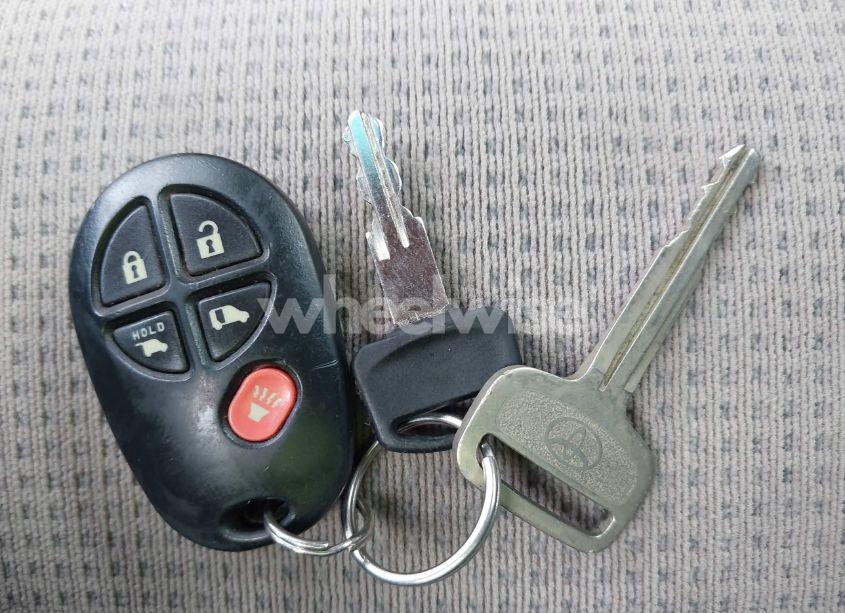 Photo 11 of 2005 Toyota Sienna LE (VIN 5TDZA23C75S312147)