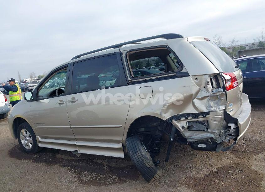 Photo 14 of 2005 Toyota Sienna LE (VIN 5TDZA23C75S312147)