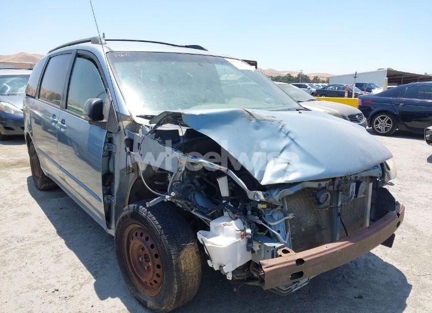 2005 Toyota Sienna LE (VIN 5TDZA23C75S315274) main photo