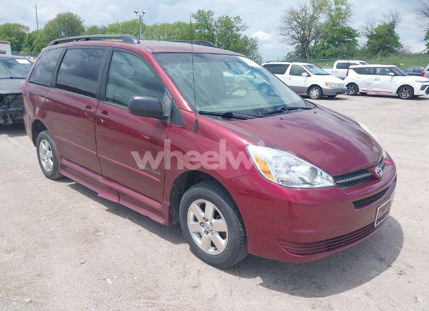 2005 Toyota Sienna LE (VIN 5TDZA23C75S319342) main photo