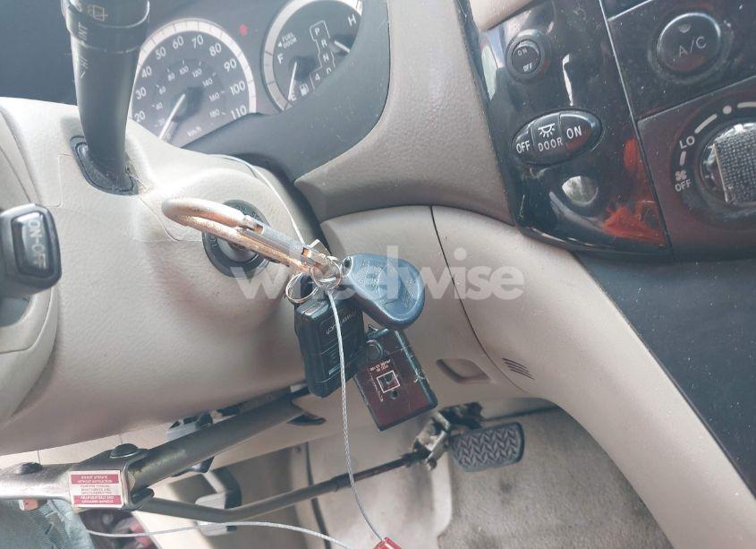 Photo 11 of 2005 Toyota Sienna LE (VIN 5TDZA23C75S319342)