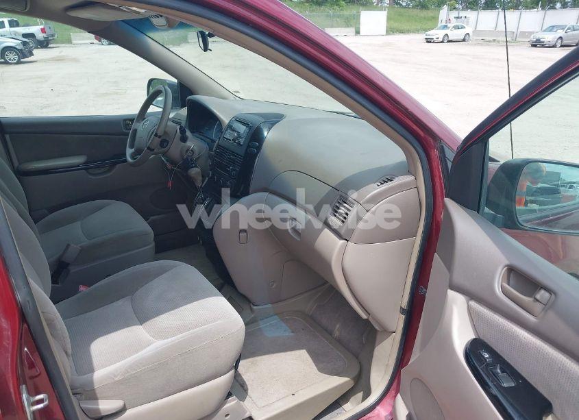 Photo 5 of 2005 Toyota Sienna LE (VIN 5TDZA23C75S319342)